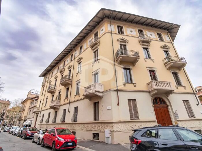 Appartamento quadrilocale in vendita in Via Casteggio, Torino