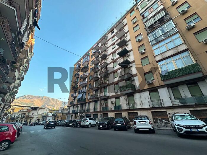 Appartamento quadrilocale in vendita in Via Guadagna, Palermo