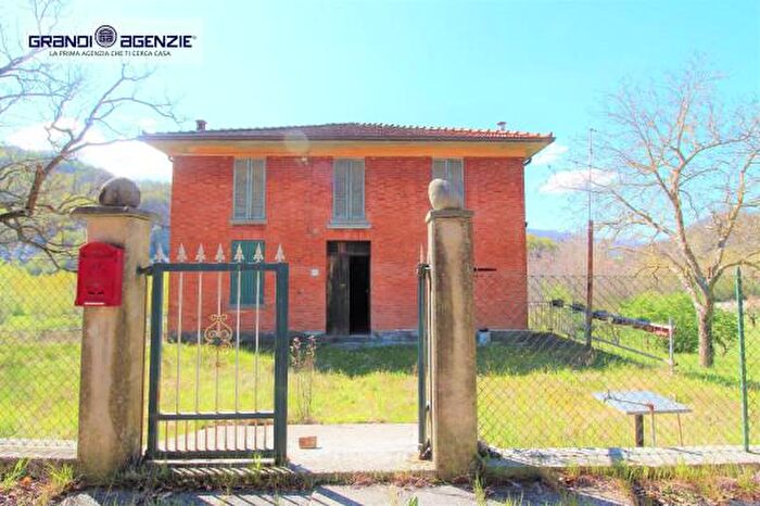 Casa con 6 locali in vendita in Località Casa Nuova Frazione Tiedoli, Borgo Val Di Taro