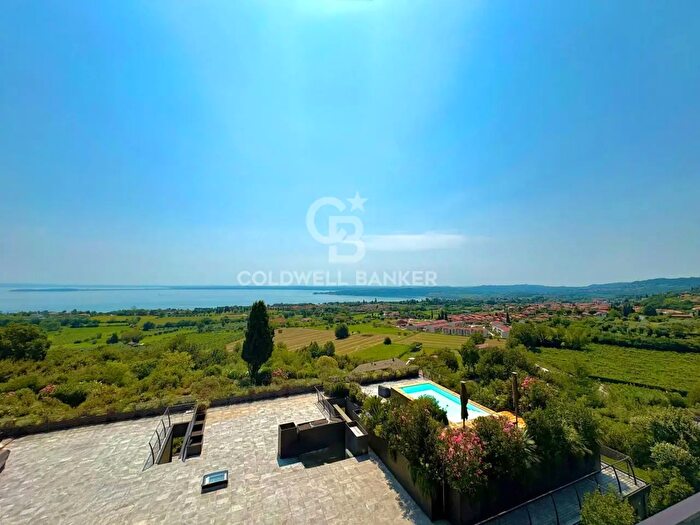 Casa quadrilocale in vendita in Via Costa Lunga, Padenghe Sul Garda
