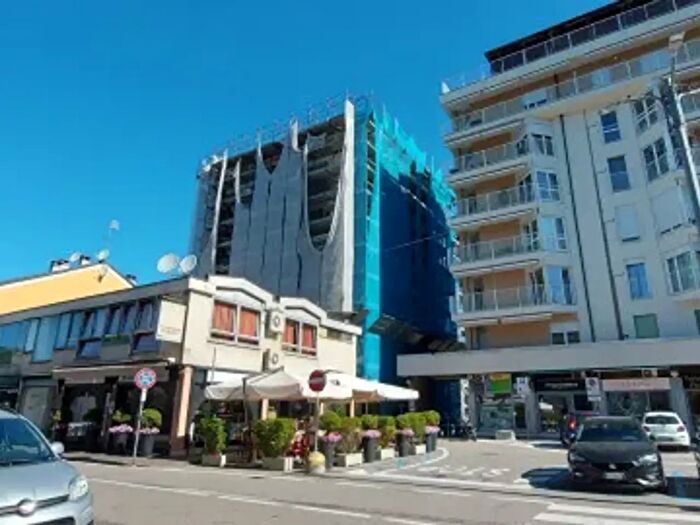 Appartamento trilocale in vendita in Piazza Giuseppe Mazzini, Sesto Calende