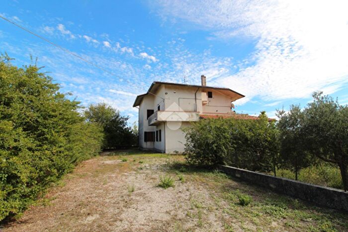 Casa quadrilocale in vendita in Via Vomano, Bellante