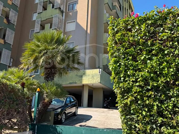 Appartamento con 5 locali in vendita in Via Guzzoni degli Ancarani, Cagliari