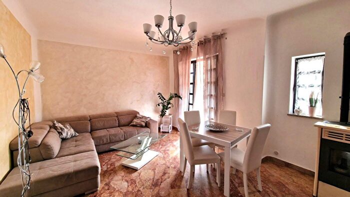 Appartamento con 5 locali in vendita in Via Ticino, Mondragone