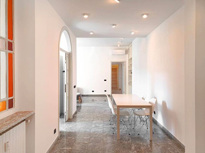 Appartamento trilocale in affitto in Corso Di Porta Romana, Quadronno Crocetta, Milano