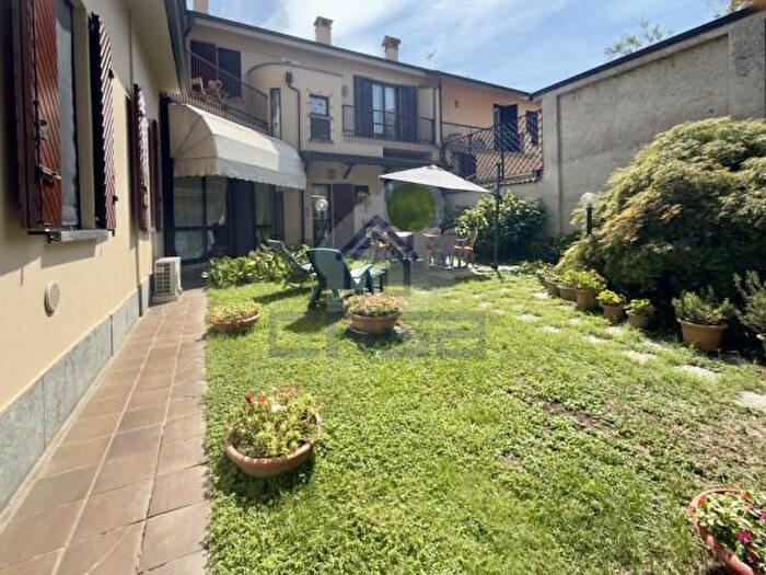 Casa con 6 locali in vendita in Via Gandini, Lodi