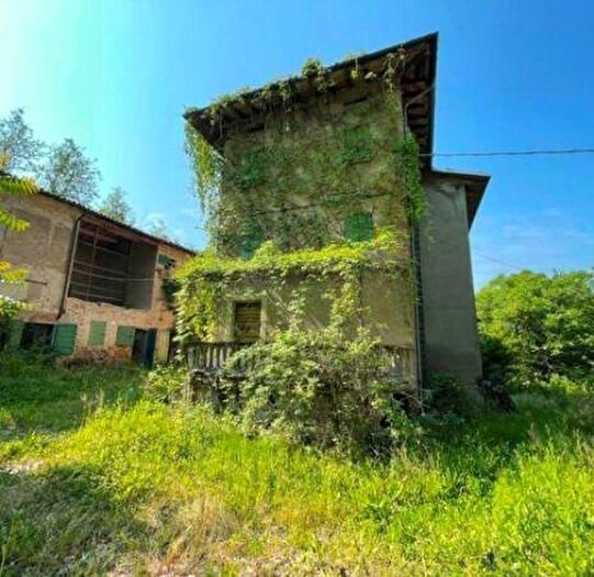 Casa con 6 locali in vendita in Via Sinistra Guerro, Castelvetro Di Modena