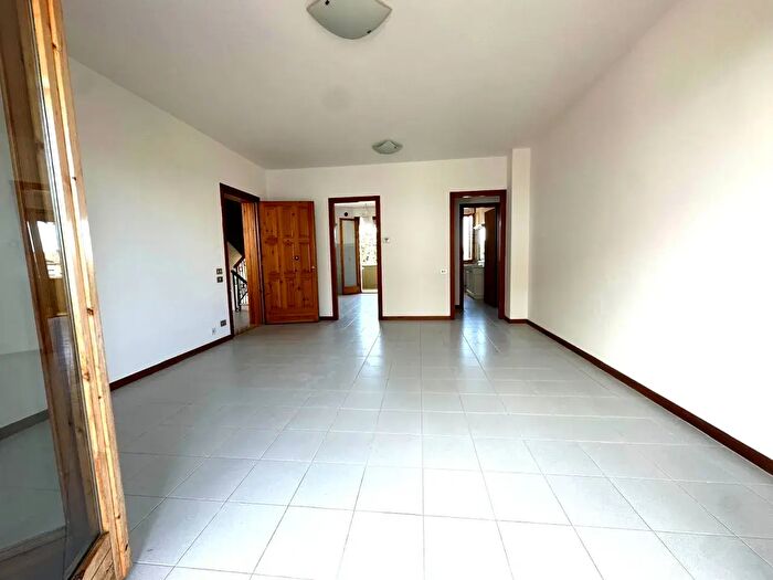 Appartamento quadrilocale in vendita in Via Parigi, Follonica