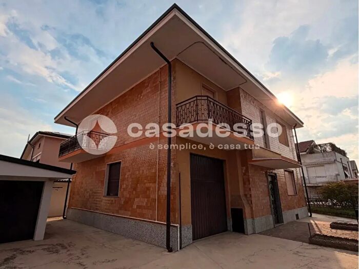 Casa con 8 locali in vendita in Via Fleming, Trino