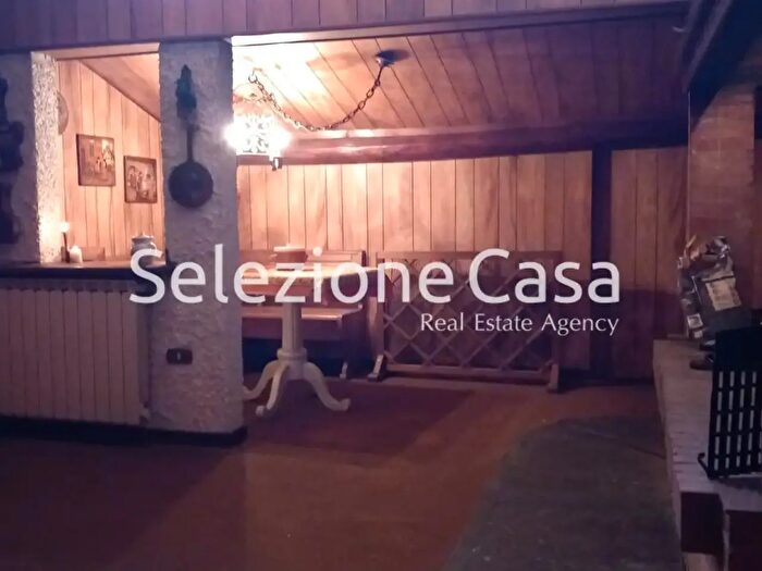 Casa con 9 locali in vendita in Santa Croce SullArno