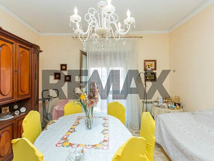 Appartamento quadrilocale in vendita in Via Lazio, Giarre
