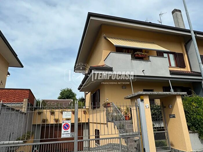 Casa quadrilocale in vendita in Via Sabotino, Vittuone