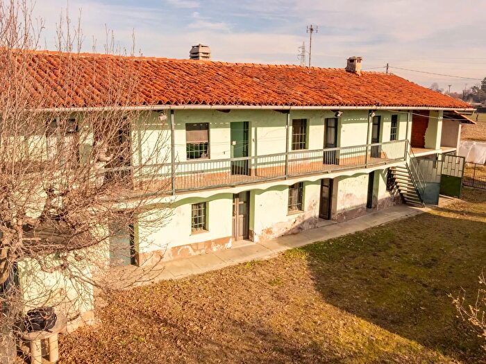 Casa con 16 locali in vendita in Strada Camborgetti Ballada, Bricherasio