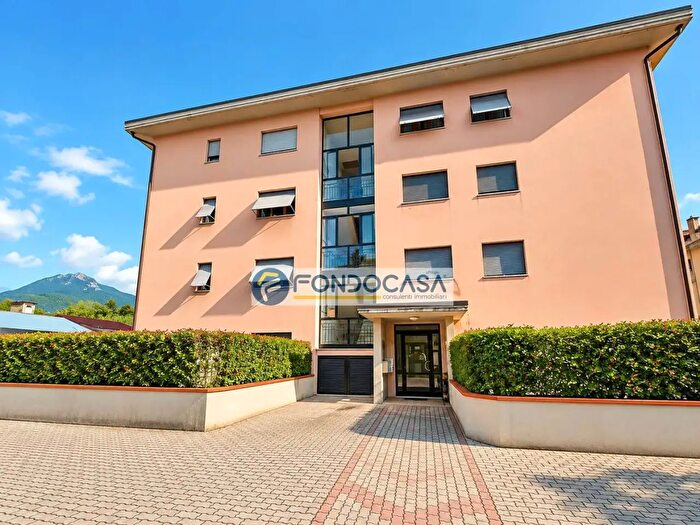 Appartamento trilocale in vendita in Via Giovan Pietro, Carrara