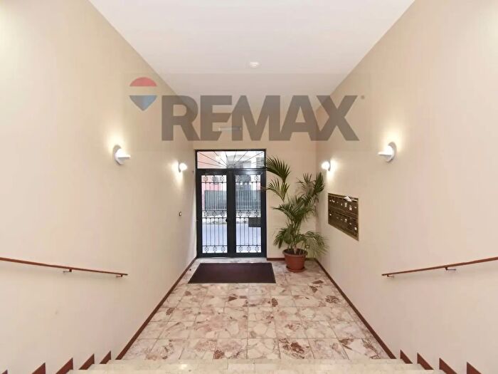 Appartamento con 5 locali in vendita in Via Wrzì, Catania