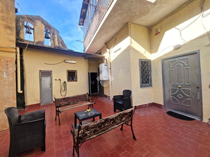 Appartamento trilocale in vendita in Via Calastro, Torre Del Greco