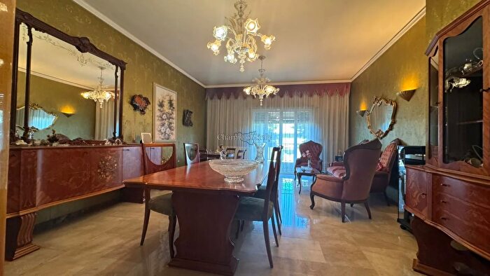 Appartamento quadrilocale in vendita in Viale Napoleone Colajanni, Ragusa