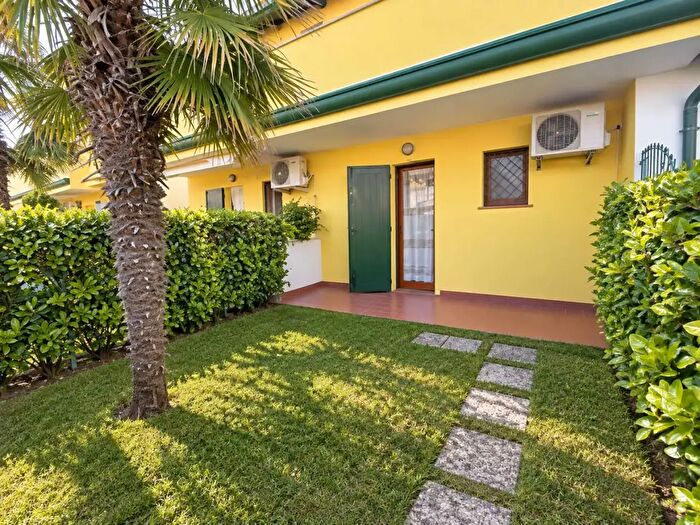 Appartamento trilocale in vendita in Via Mantova, Caorle