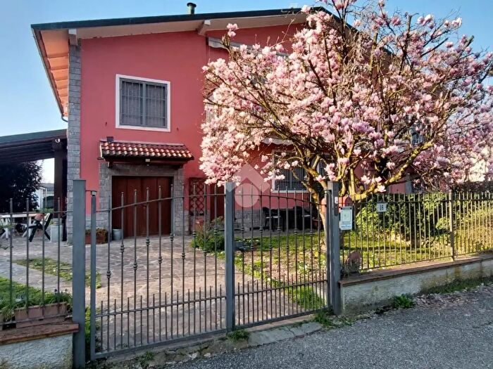 Casa con 5 locali in vendita in Via Anna Frank, Landriano