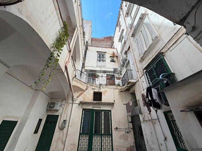 Appartamento bilocale in vendita in Vico Purgatorio Ad Arco, Napoli