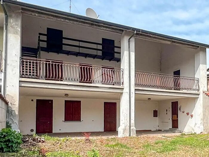 Casa quadrilocale in vendita in Via Alcide De Gasperi, Castrezzato