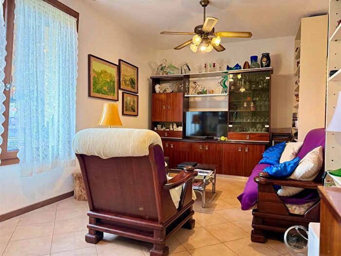 Appartamento quadrilocale in vendita in Vai Alesandro Manzoni Santa Maria di Sala, Santa Maria Di Sala