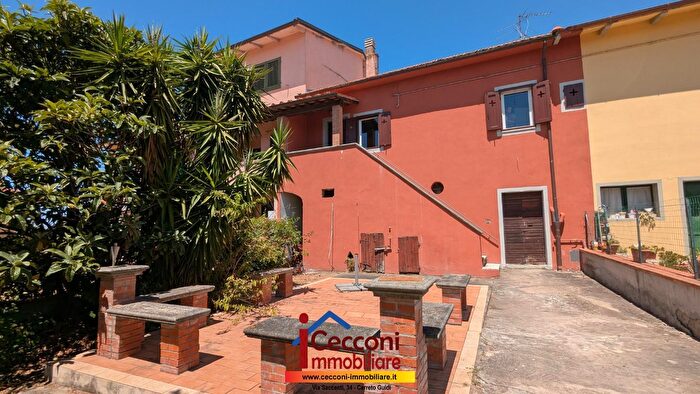 Appartamento con 6 locali in vendita in Cerreto Guidi