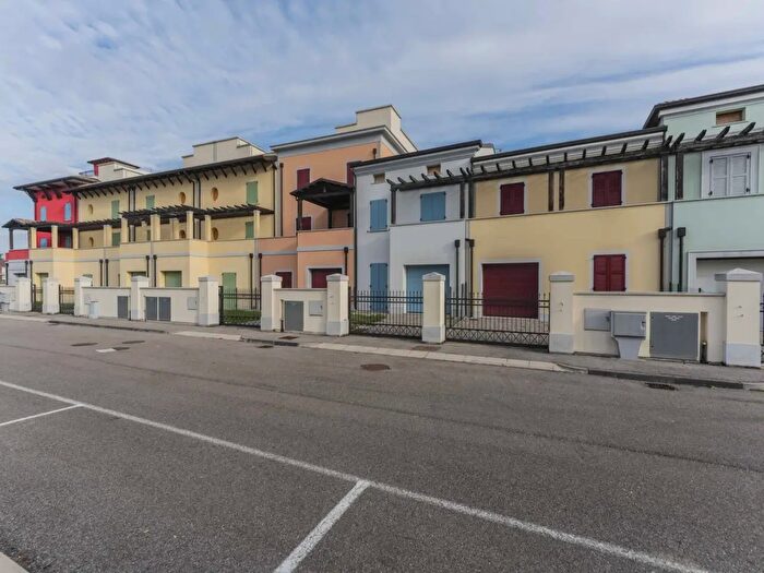 Casa con 5 locali in vendita in Via Rusticana Snc, Pieve Di Cento