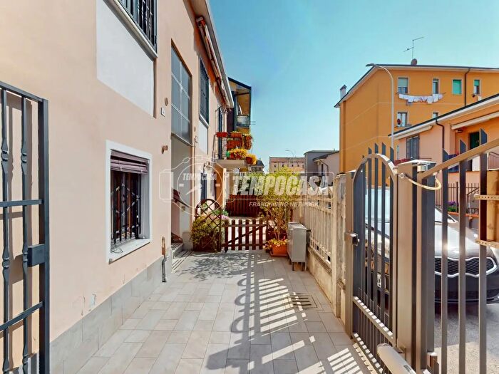 Casa quadrilocale in vendita in Via Goffredo Mameli, Pantigliate