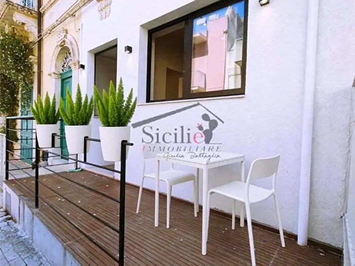 Casa con 6 locali in vendita in Pozzallo