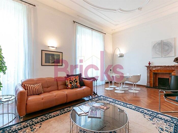 Appartamento trilocale in affitto in Viale di Porta Vercellina, San Vittore, Milano