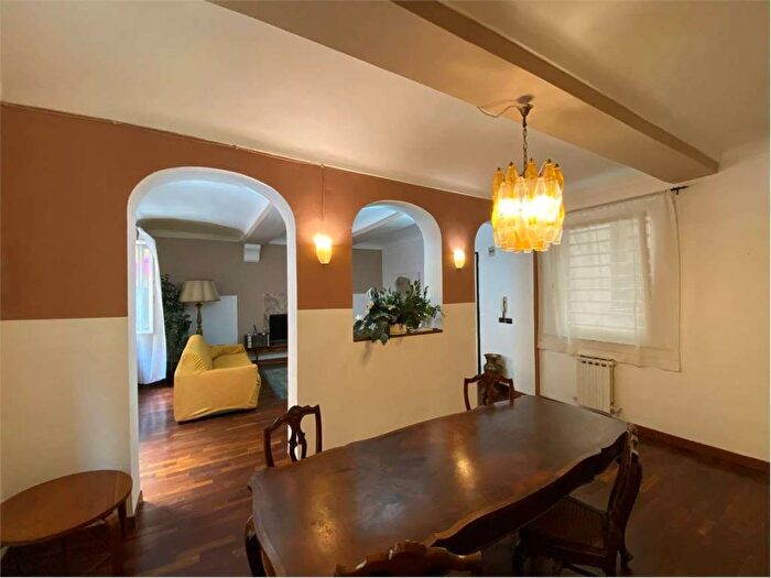 Appartamento con 6 locali in affitto in Centro Storico, Modena