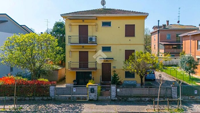 Casa con 6 locali in vendita in Via Boccaletti, Carpi
