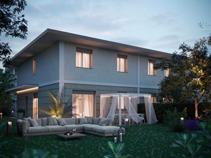 Casa con 5 locali in vendita in Mirandola