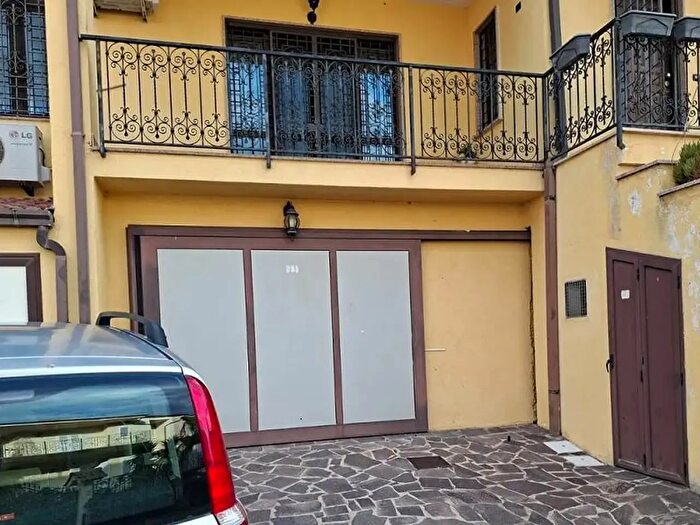 Casa con 8 locali in vendita in Via Giovanni Malagodi, Montalto Uffugo