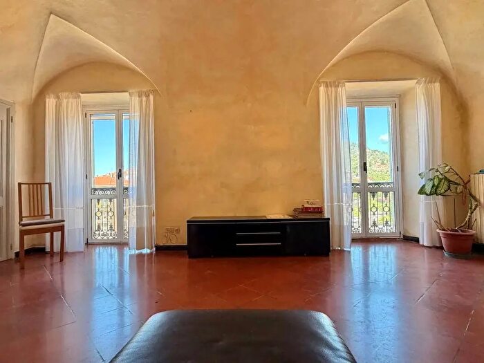 Appartamento con 6 locali in vendita in Imperia