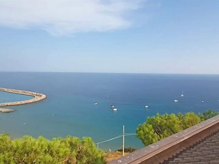 Appartamento trilocale in vendita in Bordighera