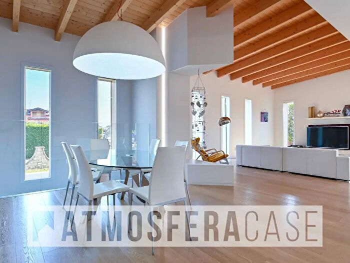 Casa con 8 locali in vendita in Via Lotto, Mapello