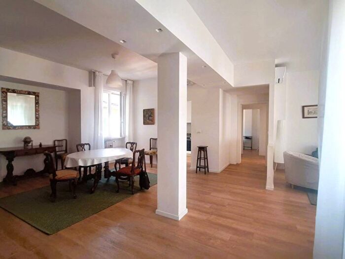 Appartamento con 6 locali in affitto in Viale Don Giovanni Minzoni, Libertà Savonarola, Firenze