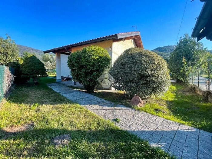 Casa trilocale in vendita in Via Maglio, Cunardo