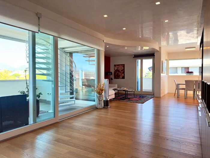 Appartamento con 8 locali in vendita in Via P Maset, Conegliano