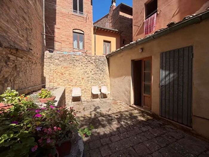 Appartamento con 5 locali in vendita in Volterra