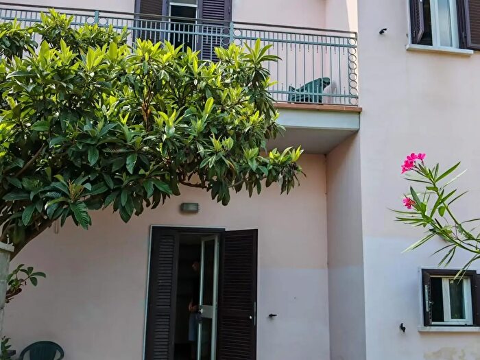 Casa quadrilocale in vendita in Carrara