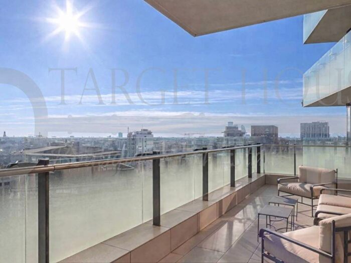 Appartamento trilocale in affitto in Via Amerigo Vespucci, Porta Nuova, Milano