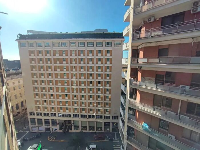 Appartamento trilocale in vendita in Via Roberto Bracco, Napoli