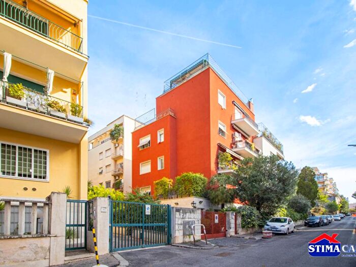 Appartamento quadrilocale in vendita in Via Pietro Antonio Micheli, Euclide, Roma