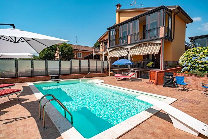 Casa con 8 locali in vendita in Via MG Cutuli, Viagrande