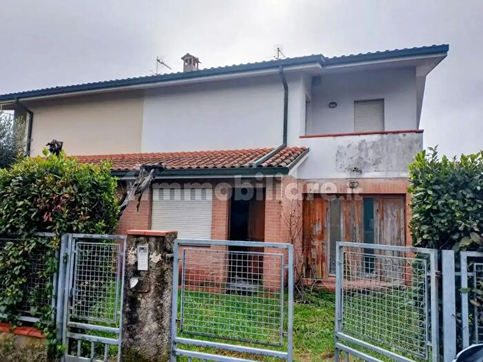 Casa con 6 locali in vendita in Capannori