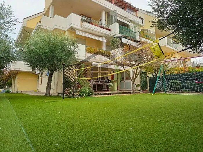 Appartamento con 5 locali in vendita in Via Cilea, Grottammare