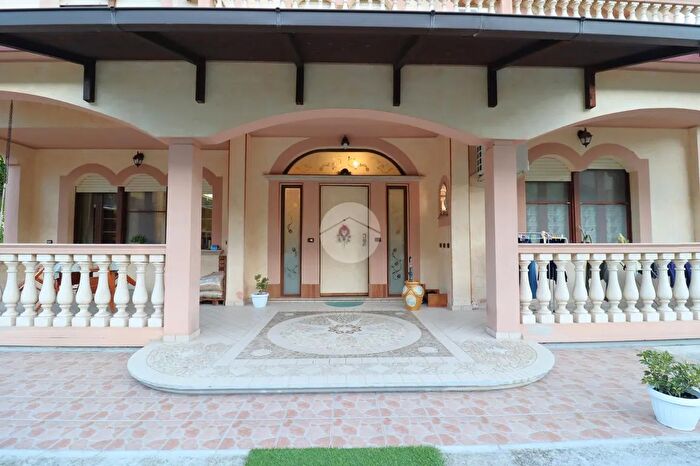Casa con 7 locali in vendita in Via Copernico, Giulianova
